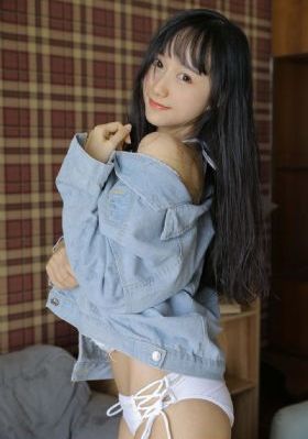 小乔脱了内裤打开腿让人躁_超清电影完整版